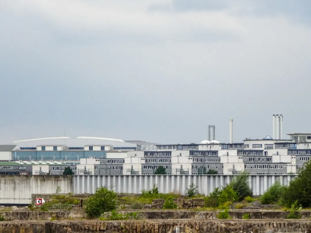 2025年重庆美甲加盟市场趋势与开店选址策略分析